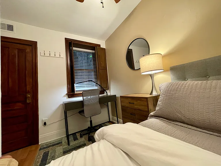 1506 W Polk St — Photo 12