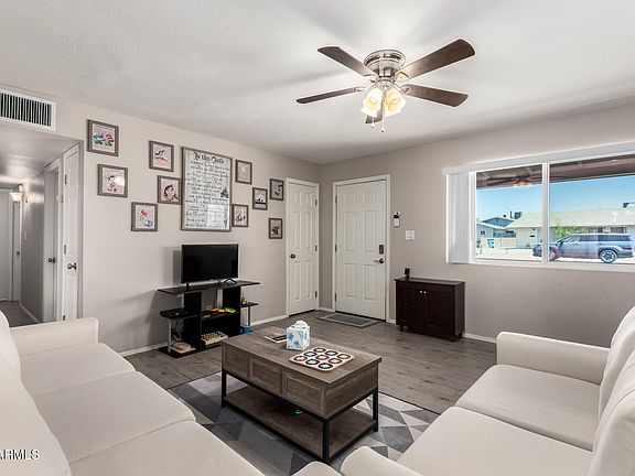 3rd image of 1531 W CAMPO BELLO Drive