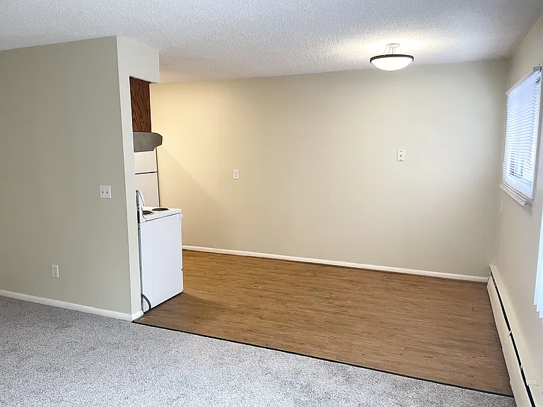 Sullivan Lake Apartments — Photo 14