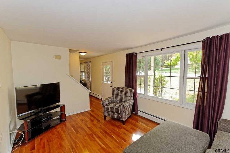 5th image of 22 PEPPER HOLLOW Drive