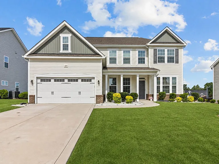 499 Bedford Dr — Photo 2