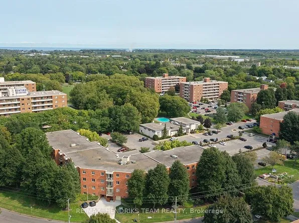 49 Leaside Dr #303, Saint Catharines, ON L2M 4G4