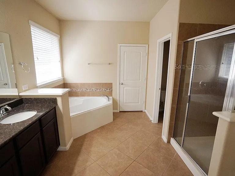 1067 Cedar Lake Ct — Photo 21