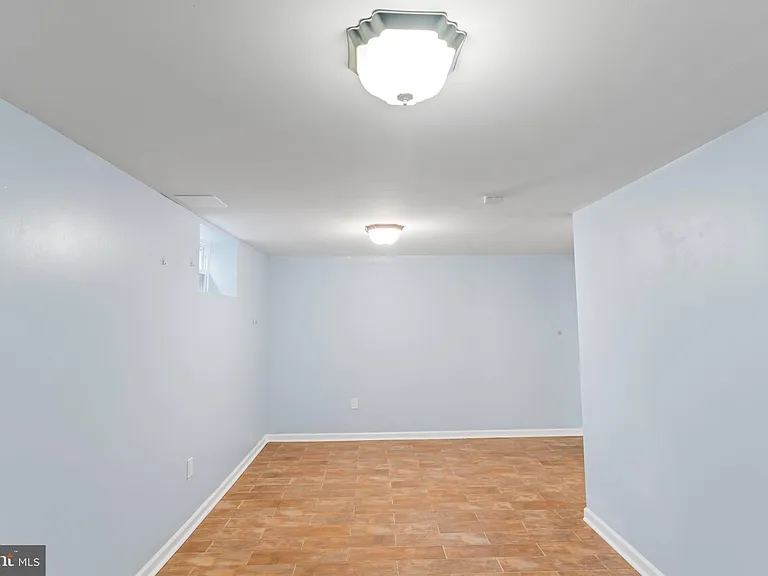 2053 Mayflower Dr — Photo 39