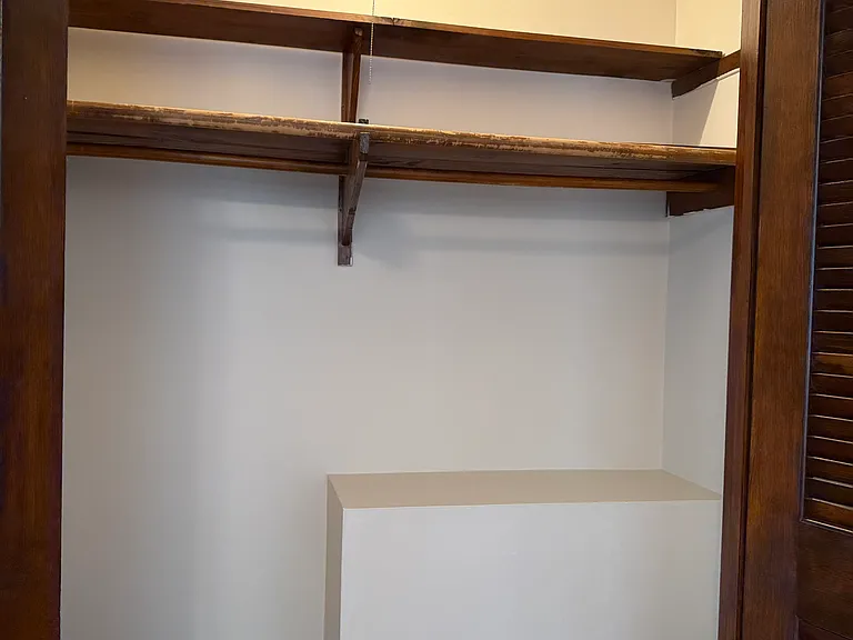 211 S Idlewild St — Photo 33