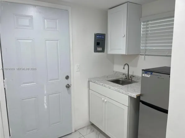 760 NE 168th St #2, Miami, FL 33162