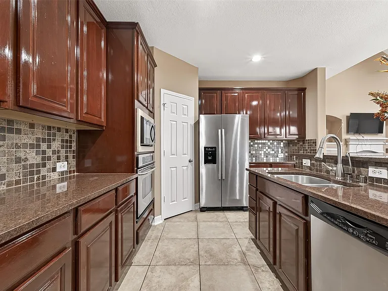 21103 Falcon Creek Ct — Photo 13