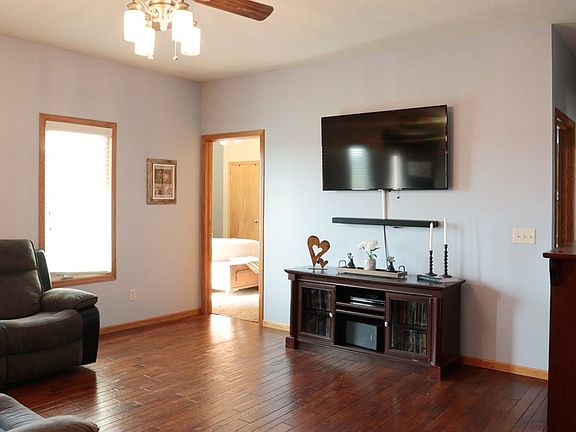 5th image of 1022 Piercy Ct
