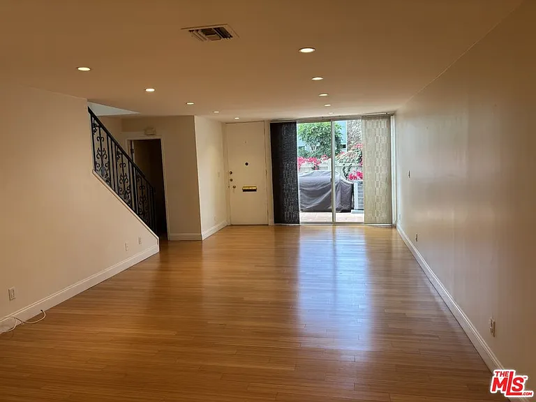 5215 Sepulveda Blvd #21B — Photo 2