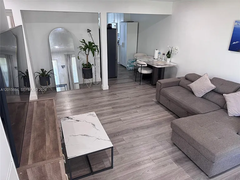 8550 Byron Ave #2G — Photo 2