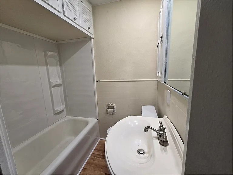 1106 Bechtel St — Photo 7