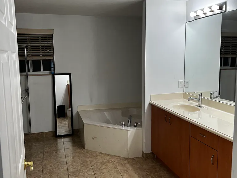 3535 NW 14th Ct — Photo 10