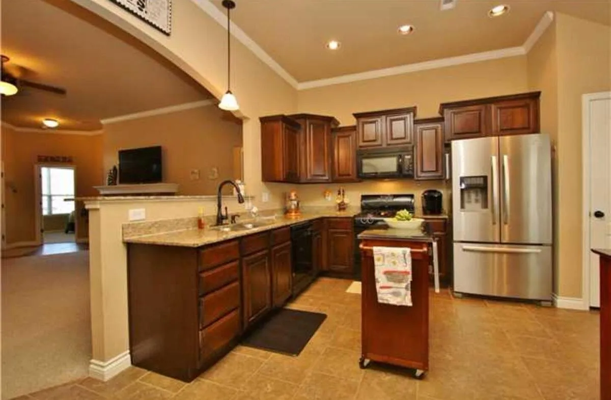 Building Photo - 204 N Silver Way