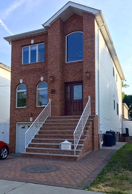 1st image of 288 Robinson Ave