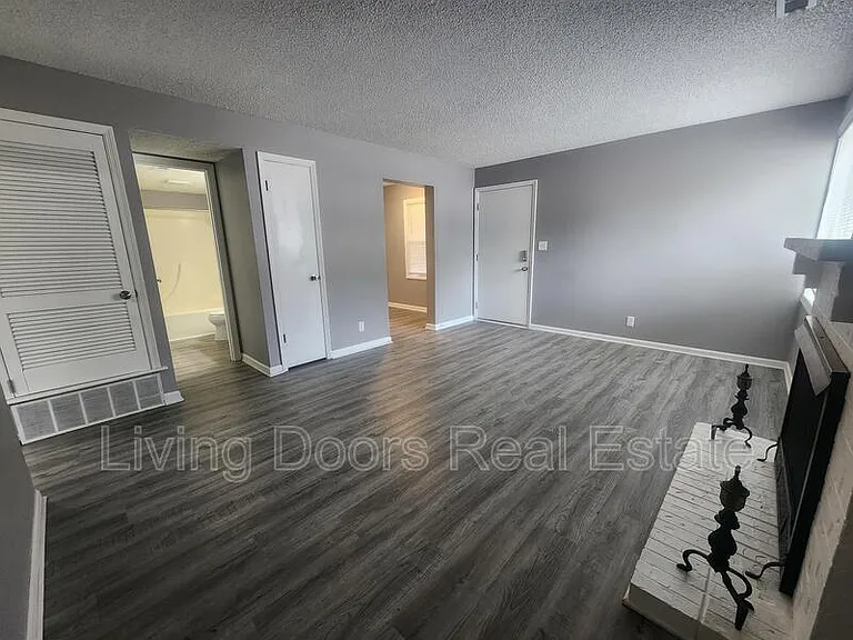 660 S 20th St #5 — Photo 4