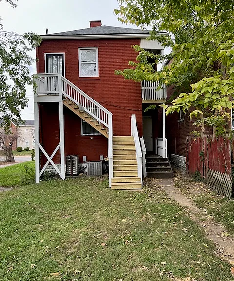 1043 S Jackson St — Photo 22