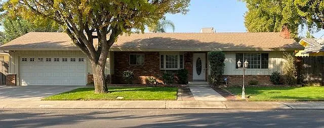 1619 Sandalwood Dr photo 1