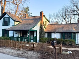 26111 Carol Ave, Franklin, MI 48025