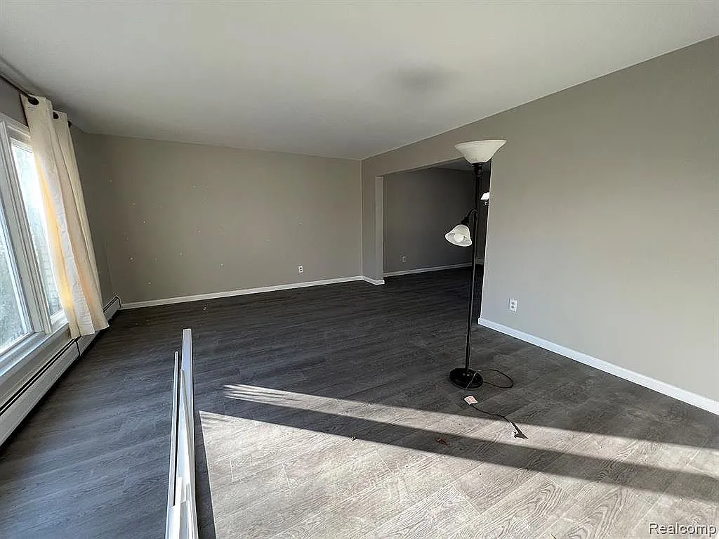 33112 Oakley St — Photo 3