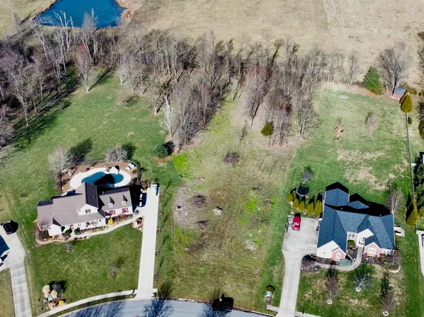 2752 Sunchase Blvd, Burlington, KY 41005