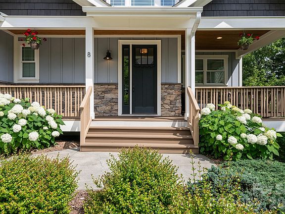 3rd image of 8 Sugarland Ridge Trl