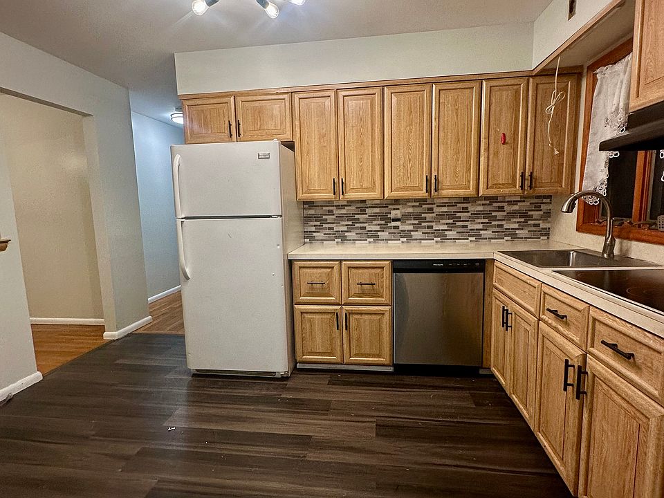 1st image of 11 Irving Ct