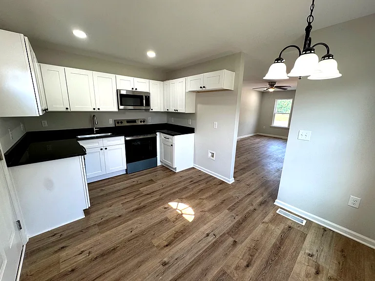 301 Dahl St — Photo 3