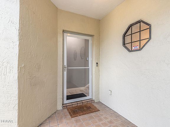 5th image of 129 Dovecote Ln