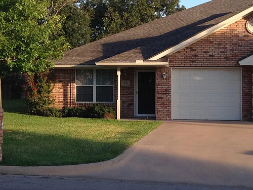 231 Bluebonnet St Photo 1 231 Bluebonnet St Photo 1