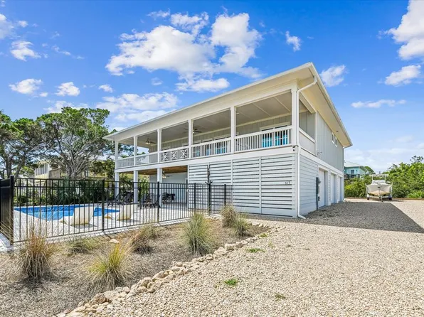 617 W Gulf Beach Dr, Eastpoint, FL 32328