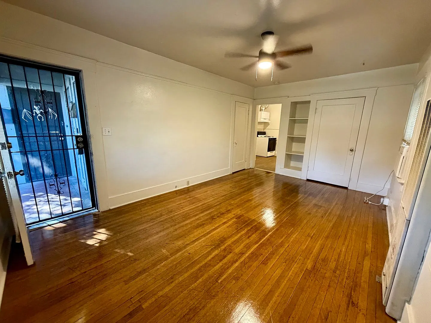 680 Hedges-1327 Linden Ave — Photo 3
