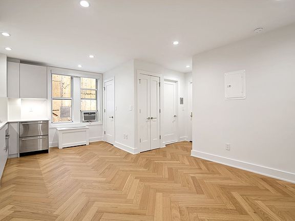 5th image of 225 W 23rd St #2256K