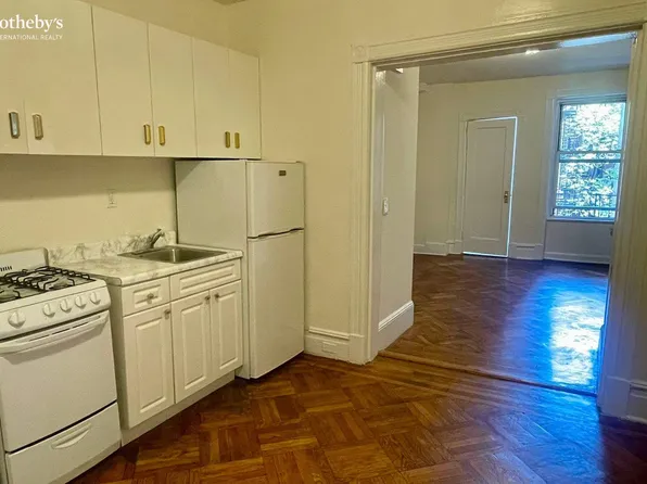 2270 Broadway image 1 of 6