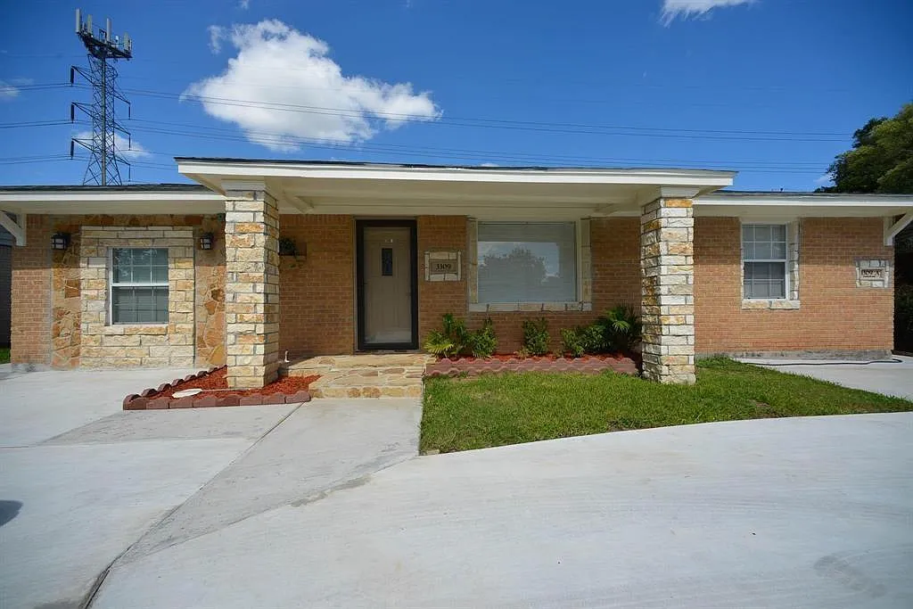 7 bed, 3.0 bath, 1285 sqft, $3,400 — Photo 1