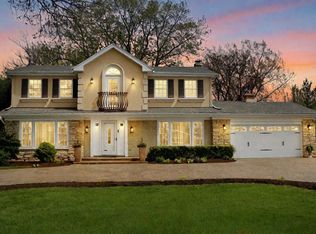 2S685 Avenue Chateaux E, Oak Brook, IL 60523