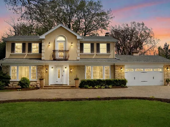 2S685 Avenue Chateaux E, Oak Brook, IL 60523