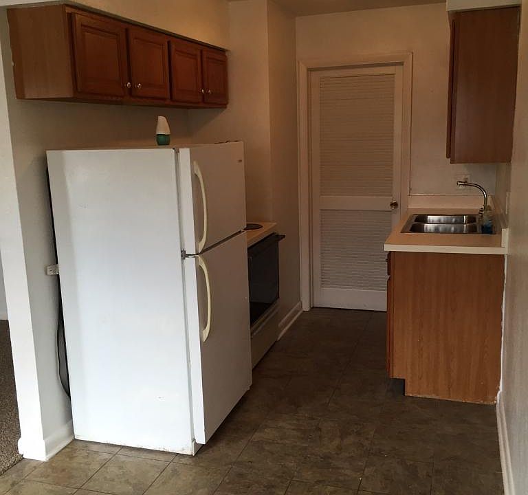 2nd image of 716 Wyoming St APT D
