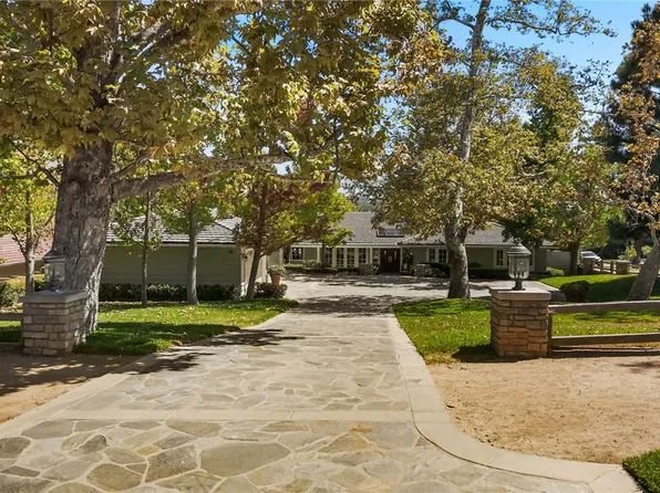 10982 Bent Tree Rd, Santa Ana, CA 92705