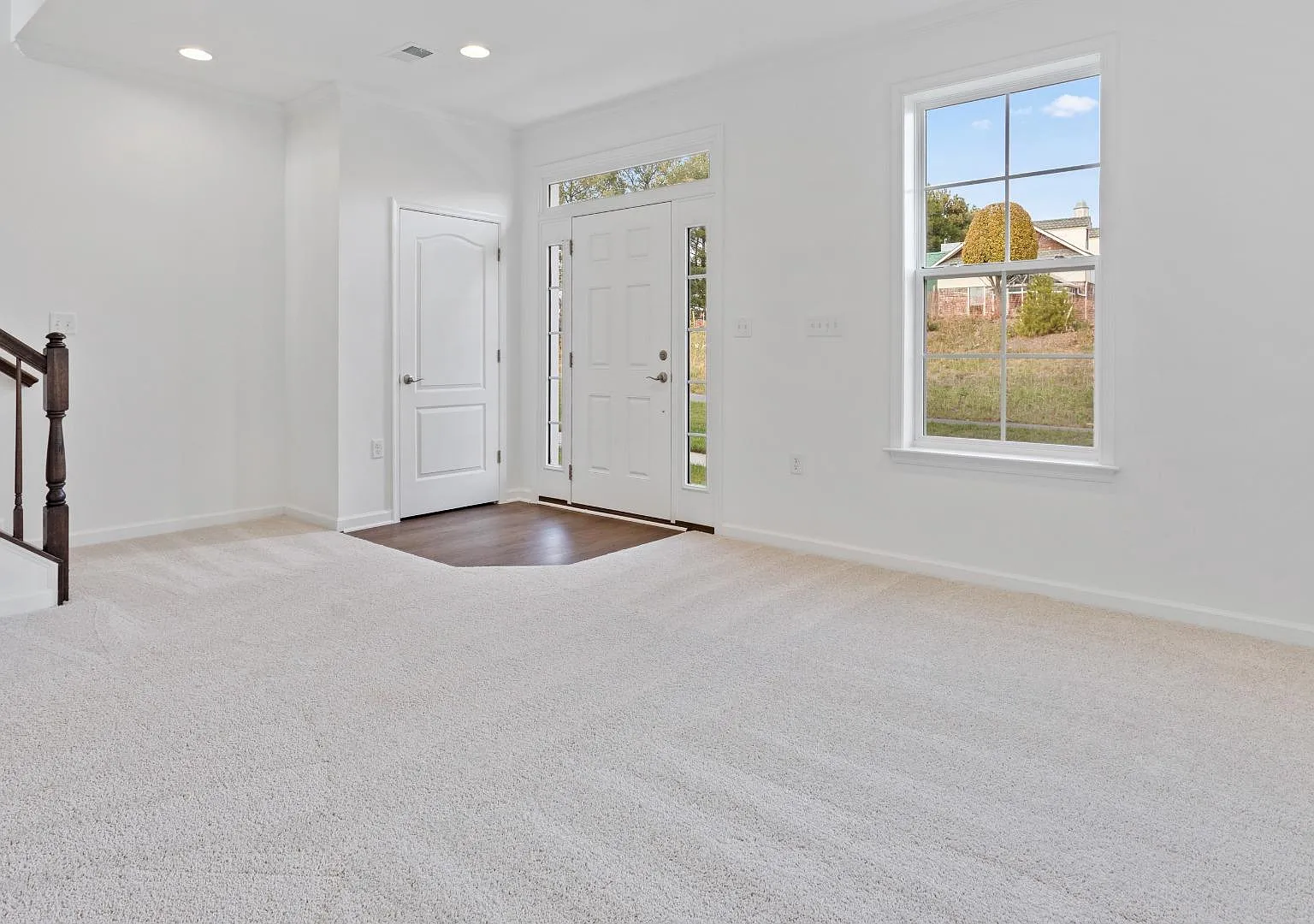 3 bed, 3.5 bath, 1927 sqft, $2,600 — Photo 4
