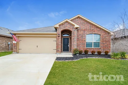 324 Foxhunter St Photo 1