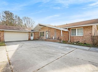 605 W Barnes Lake Rd, Columbiaville, MI 48421