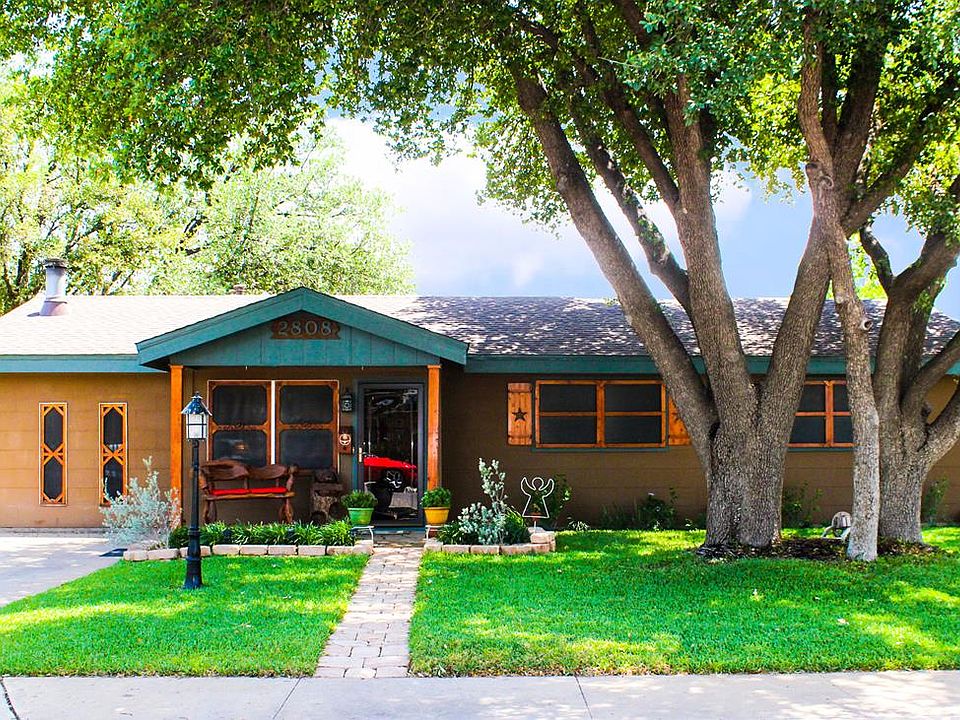 1st image of 2808 Sandalwood Ln