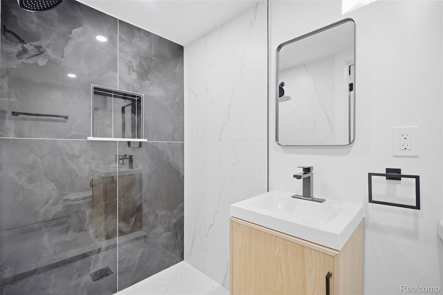 15211 Joan St, photo 27