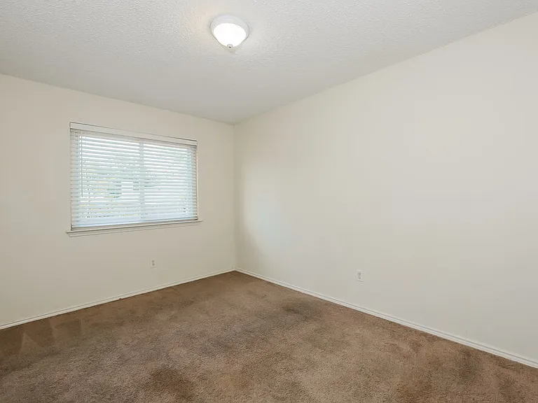 2370 Stagecoach St — Photo 12