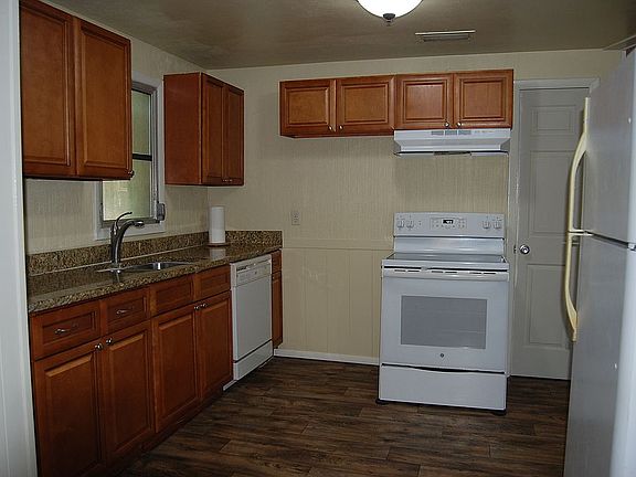 3rd image of 4420 E Drake Blvd