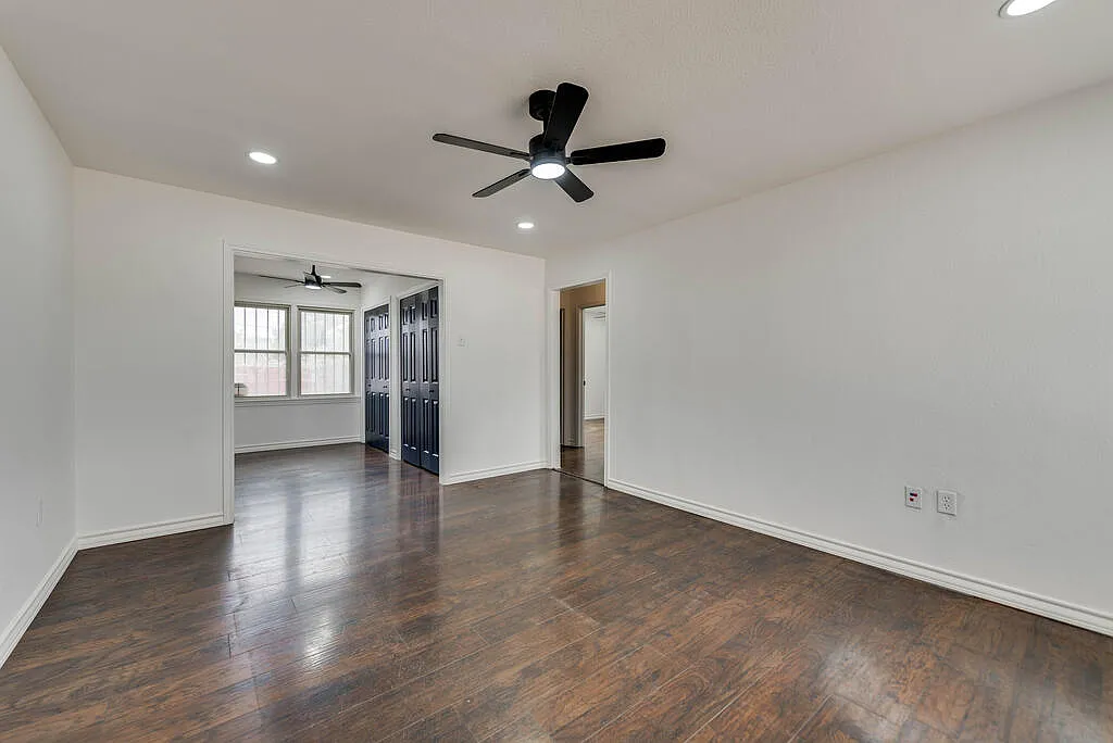 3 bed, 1.0 bath, 1140 sqft, $2,800 — Photo 4