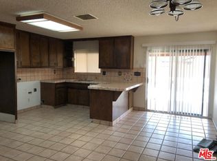 1102 W Newgrove St, Lancaster, CA 93534