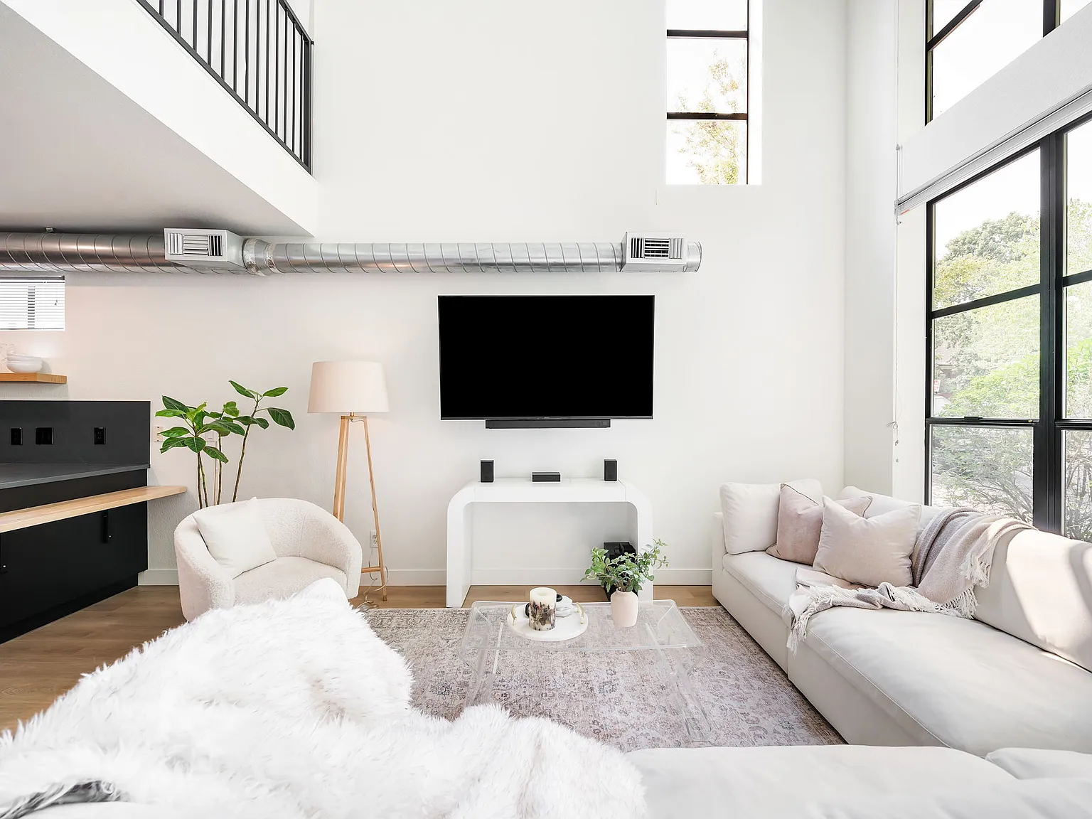 1 bed, 922 sqft, $2,795 — Photo 2