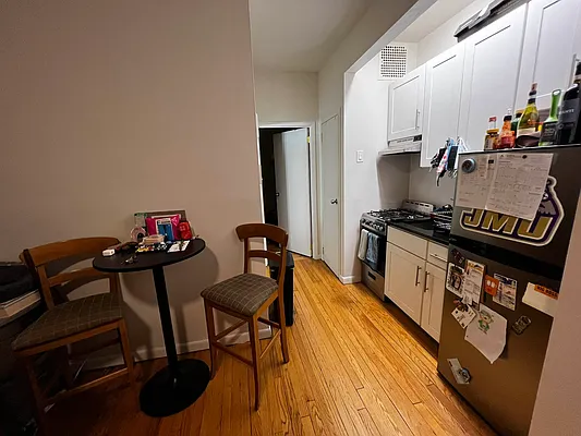 Rented by Salon Realty Corp | media 6