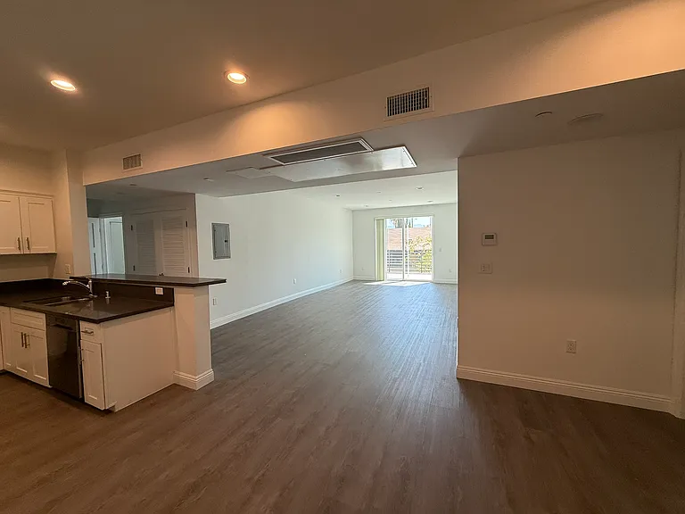 7120 Bellaire Ave #206 — Photo 17